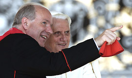 O cardeal Schönborn é amigo pessoal do Papa desde os anos 1970, quando ele estudou com não-ainda Cardeal Joseph Ratzinger em Regensburg O cardeal Schönborn é amigo pessoal do Papa desde os anos 1970, quando ele estudou com não-ainda Cardeal Joseph Ratzinger em Regensburg