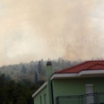 Bombeiros da cidade próxima de Citluk chamaram reforços de Capljina e de Ljubuski quando pequenos incêndios na grama e vegetação rasteira em uma colina do vilarejo de Miletina em 12 de julho se espalharam em direção a montanha da cruz no dia seguinte.