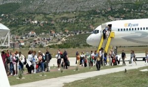 Peregrinos para Medjugorje desembarcando em Mostar Peregrinos para Medjugorje desembarcando em Mostar