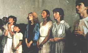 Todos os seis videntes juntos para uma aparição em 1981, quando seus encontros com a Virgem Maria começou uma onda de conversão entre as pessoas e em torno de Medjugorje Todos os seis videntes juntos para uma aparição em 1981, quando seus encontros com a Virgem Maria começou uma onda de conversão entre as pessoas e em torno de Medjugorje