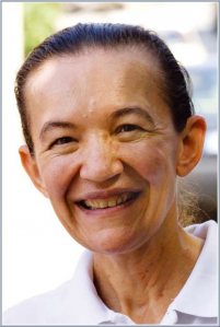 Apelidade de "vidente sorridente" e "O sorriso de Medjugorje", Vicka Ivankovic-Mijatovic tem sido instrumento para levar milhares e milhares de pessoas para a fé. Todos foram atraídos pela alegria sobrenatural que ela irradia. Em Medjugorje a Virgem Maria chama a todos a se tornarem o mesmo tipo de sinal vivo para um mundo ainda vagando na escuridão. Apelidade de "vidente sorridente" e "O sorriso de Medjugorje", Vicka Ivankovic-Mijatovic tem sido instrumento para levar milhares e milhares de pessoas para a fé. Todos foram atraídos pela alegria sobrenatural que ela irradia. Em Medjugorje a Virgem Maria chama a todos a se tornarem o mesmo tipo de sinal vivo para um mundo ainda vagando na escuridão.