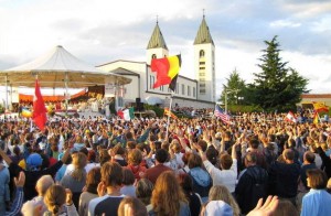 O Festival da Juventude é um destaque todos os anos em Medjugorje. 80.000 jovens de todo o mundo se reúnem para a oração, adoração, palestras e partilha até 06 de agosto