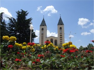 A Igreja de São Tiago em Medjugorje, onde Pascale Gryson-Selmeci se levantou da sua cadeira de rodas em 3 de agosto A Igreja de São Tiago em Medjugorje, onde Pascale Gryson-Selmeci se levantou da sua cadeira de rodas em 3 de agosto
