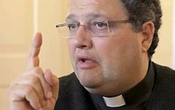 Padre Alessando Bonetti, pároco de Monteforte. Padre Alessando Bonetti, pároco de Monteforte.