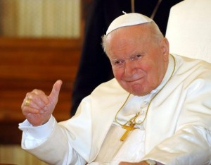 Papa recebeu mensagens, mandou terços para os videntes