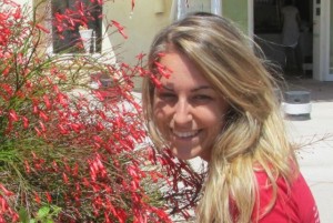 Elena Artioli nasceu em 19 de janeiro de 1982, em Ferrara, Itália. Aos 16 anos ela foi diagnosticada com uma séria AVM, doença dos vasos sanguíneos que não desaparecer ou diminui sem tratamento. O médico especialista que trata Elena não iria realizar uma cirurgia. Em vez disso, ela foi a Medjugorje, e se tornou a primeira paciente do mundo cujo AVM diminuiu sem tratamento.