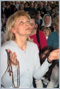 Mirjana durante sua aparição em 18 de março de 2007, quando a Virgem Maria convidou a todos para ajudá-la a triunfar, e expressou seu desejo de que, assim, "vocês possam ver a Verdade, o Caminho e a Vida reais. Desejo que vocês possam ver o meu Filho. "