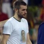 O goleiro da seleção croata, Stipe Pletikosa, usando uma camiseta com a imagem da Virgem de Medjugorje.