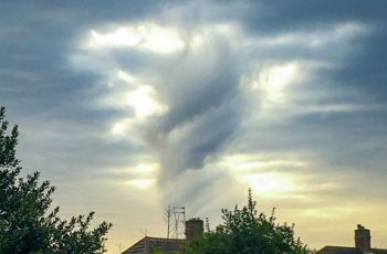 Jesus Ressuscitado em nuvens fotografado na Iglaterra em 2020 !!!